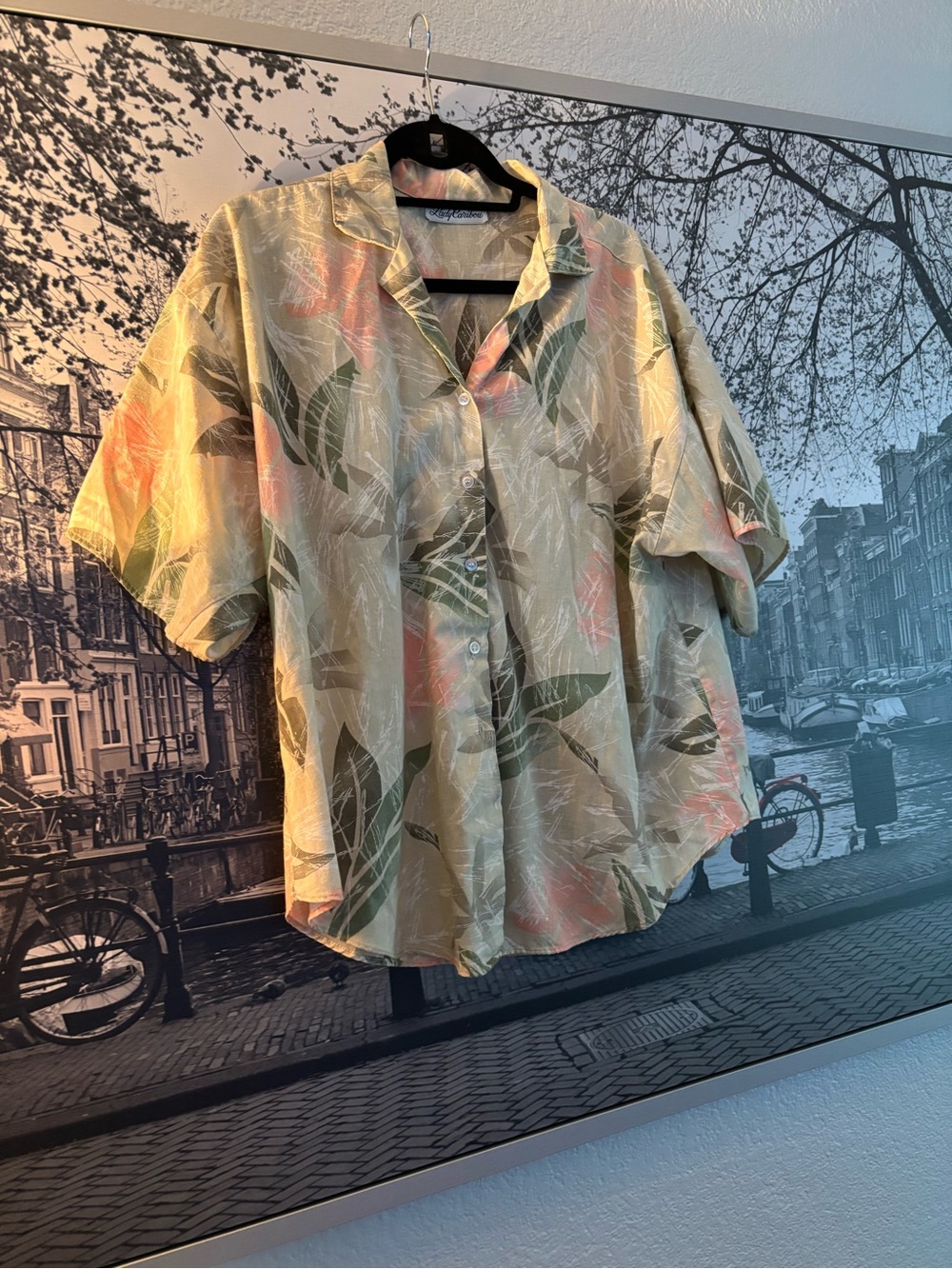 Relaxed Short-Sleeve Button-Down Shirt in Beige Floral